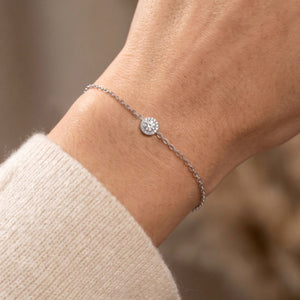 Detalle de la pulsera de plata de ley círculo circonitas blancas, cadena de 16 + 3 cm
