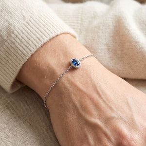Detalle de la pulsera óvalo zafiro de plata de ley, cadena de 16 + 3 cm