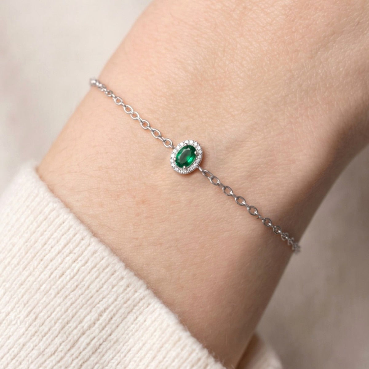 Detalle de la pulsera óvalo esmeralda de plata de ley, cadena de 16 + 3 cm