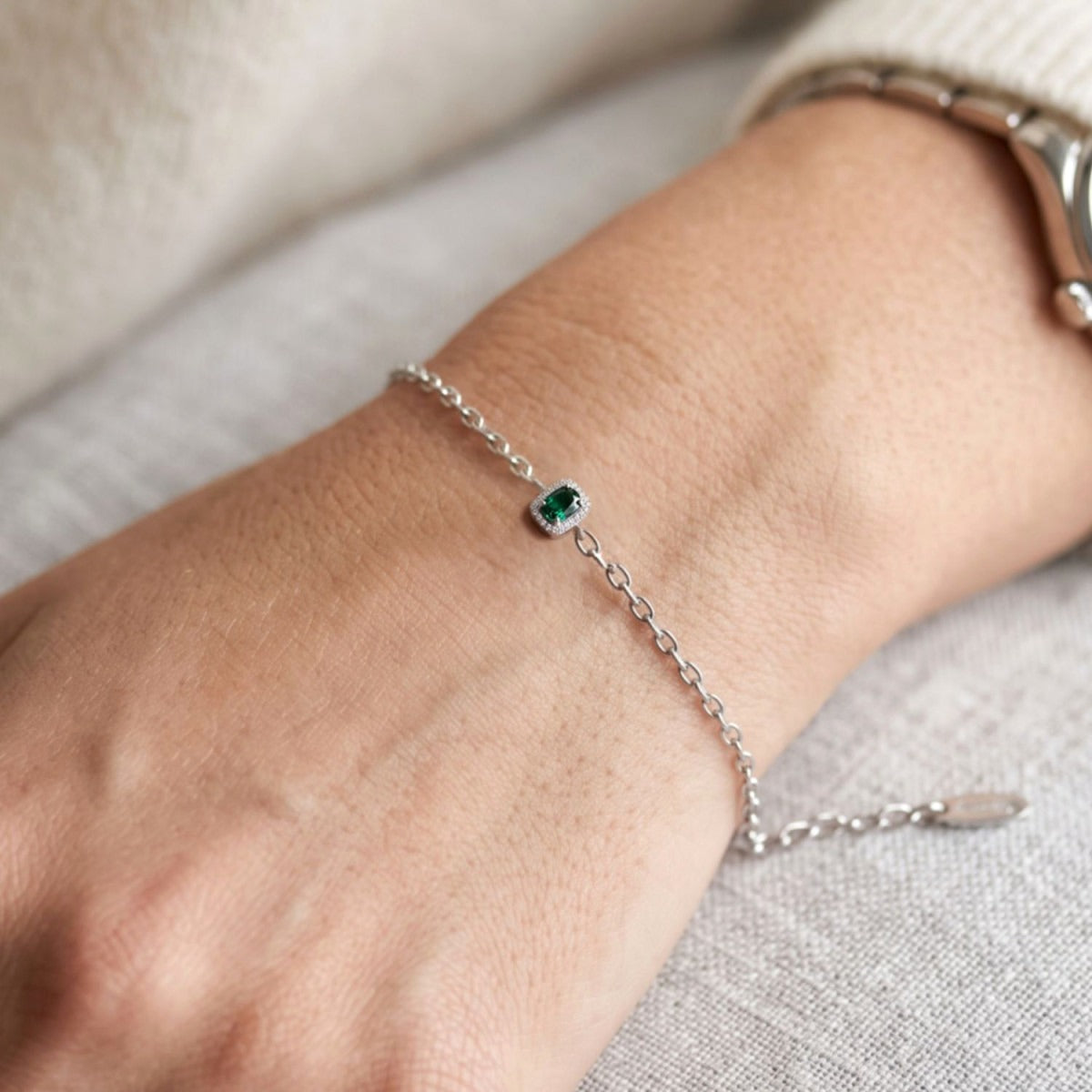 Detalle de la pulsera cuadrado esmeralda de plata de ley, cadena de 16 + 3 cm