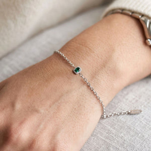 Detalle de la pulsera cuadrado esmeralda de plata de ley, cadena de 16 + 3 cm
