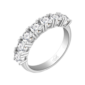 Media alianza de plata de ley 925 de 4 mm con circonitas grandes en garras