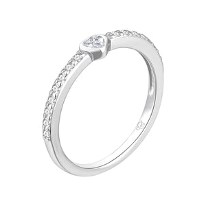 Anillo de plata de ley 925 con circonita talla corazón de 4 mm
