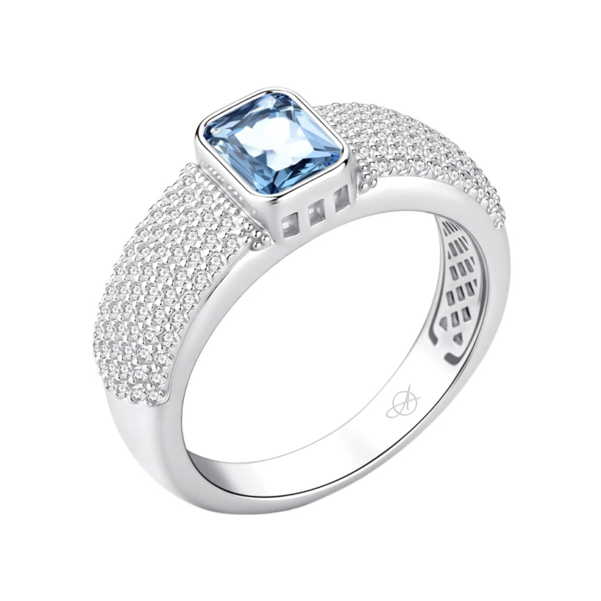 Anillo de plata de ley 925 con varias circonitas color aguamarina y brazo cuajado