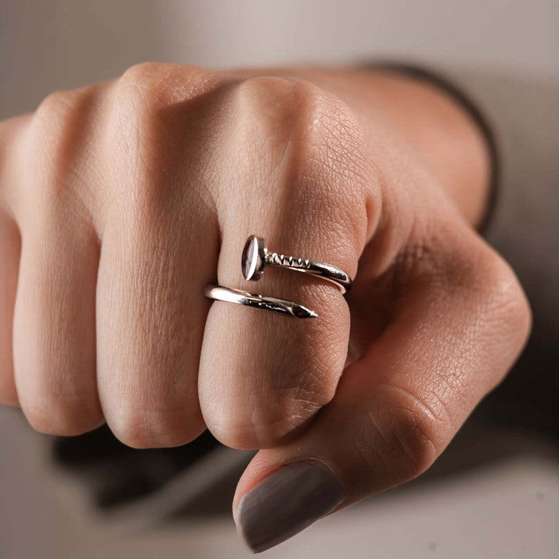 Anillo de Plata de Ley en forma de clavo en rodio o chapado oro dedo