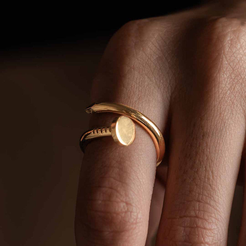 mano Anillo de Plata de Ley en forma de clavo en rodio o chapado oro