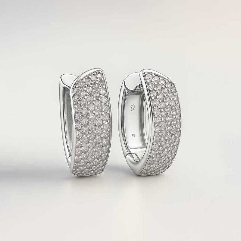Pendientes de aro oval de plata de ley 925 rodiada con circonitas engastadas en pavé
