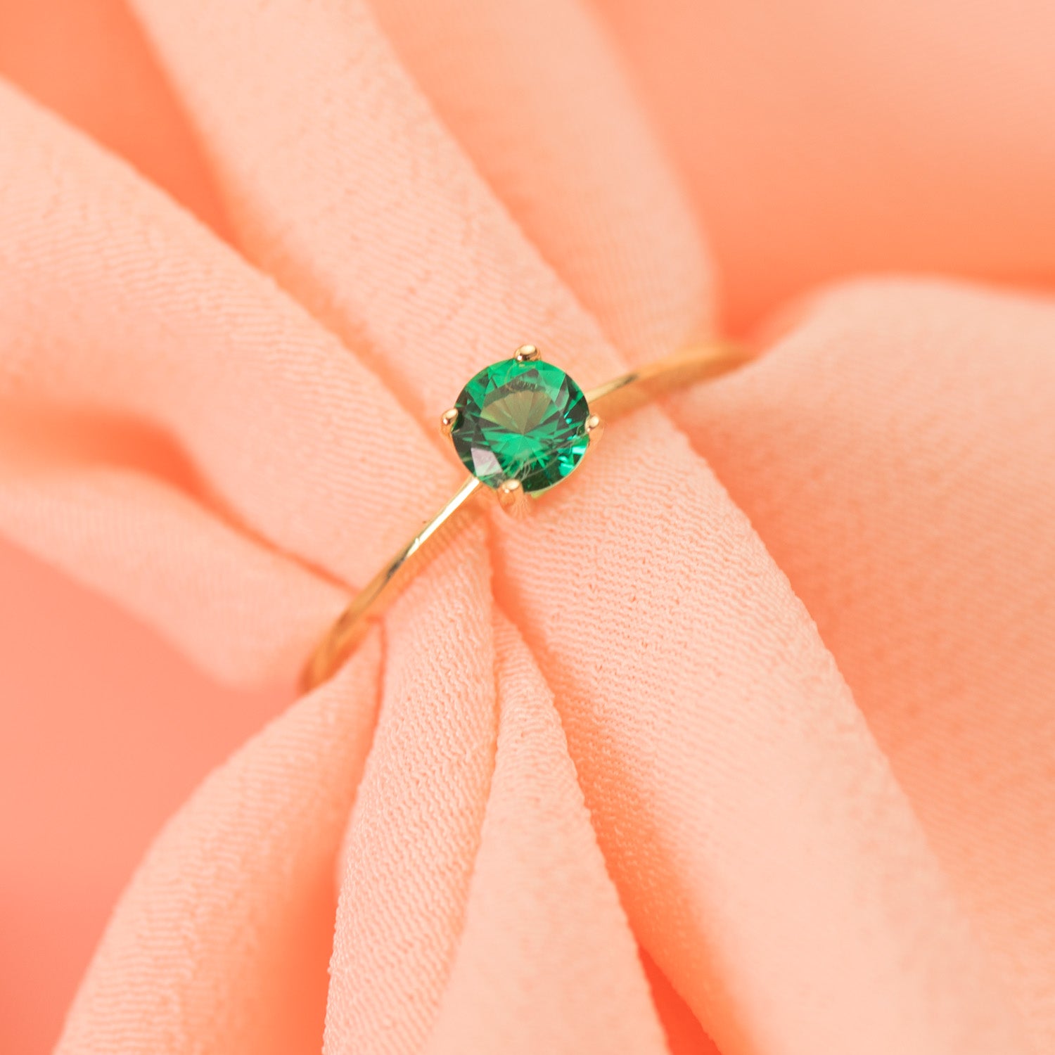 Anillo oro 18k solitario circonita verde, 4 garras