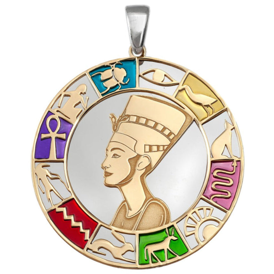 Colgante de plata de ley 925 de 40 mm de diámetro con busto de Nefertiti en baño de oro y cerco de jeroglíficos con esmalte de colores