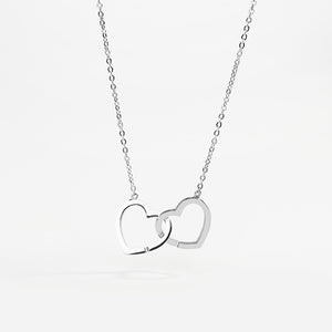 Cadena de plata de ley 925 rodiada con dos corazones entrelazados