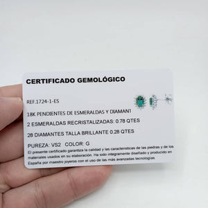 Par de pendientes pequeños oro blanco con una esmeralda y cerco de diamantes datos