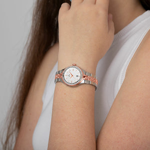 Reloj Festina Mademoiselle F16868/2 puesto en la muñeca