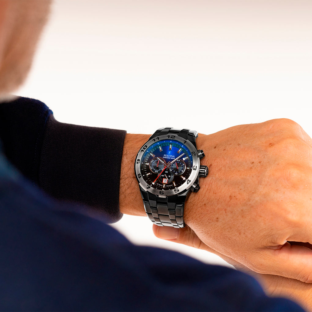 Reloj Festina Chrono Bike F20673/1 puesto en la muñeca