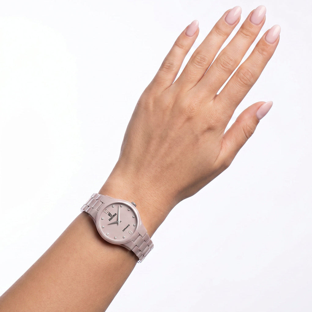 Reloj Festina Ceramic F20751/4 puesto en la muñeca
