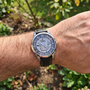 Reloj Festina Automatic F20793/1 puesto en la muñeca
