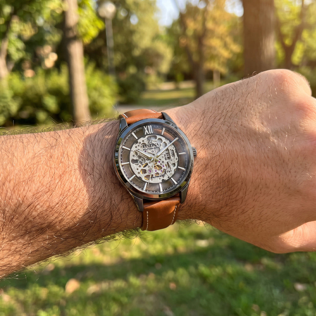 Reloj Festina Automatic F20794/1 puesto en la muñeca