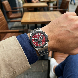 Reloj Festina Swiss Made Vallée F22017/1 puesto en la muñeca