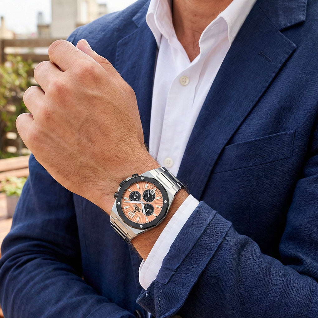 Reloj Festina Swiss Made Vallée F22017/2 puesto en la muñeca