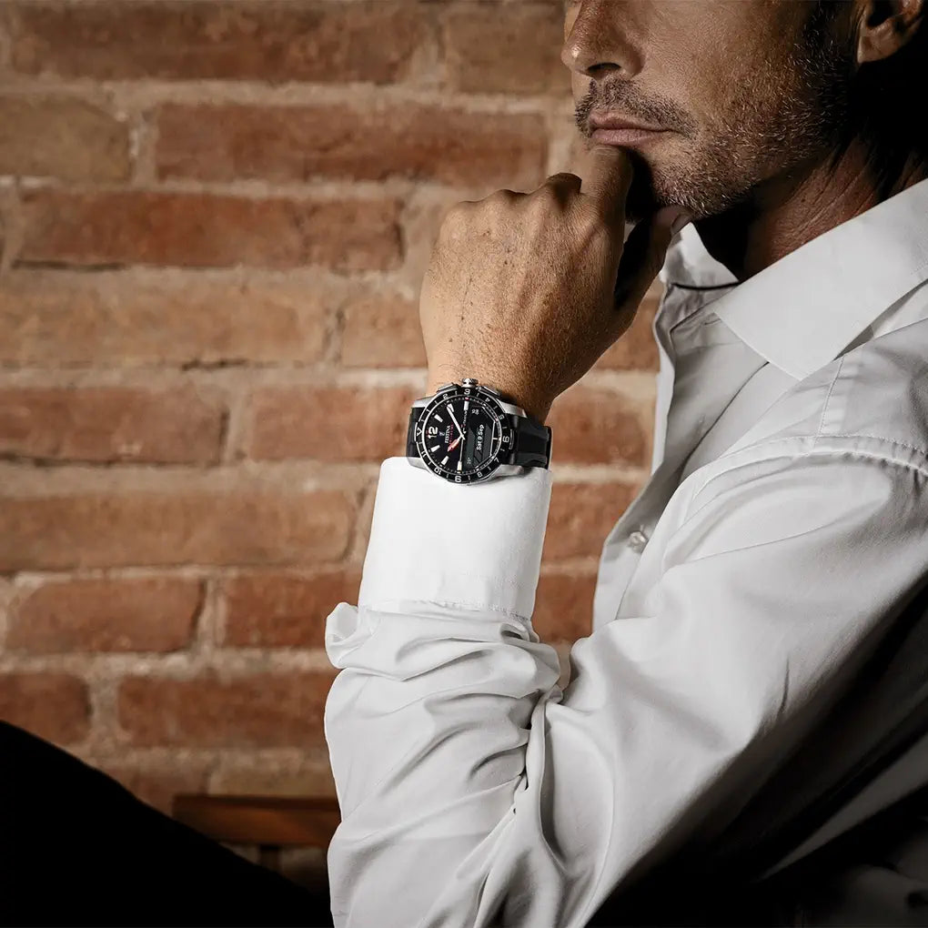 RELOJ festina smartwatch híbrido con correa de caucho negra y caja de titanio foto