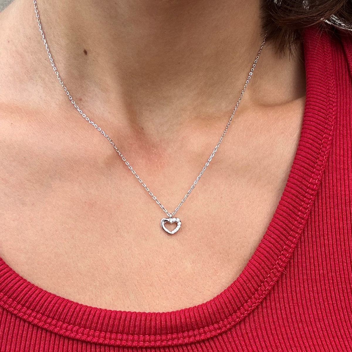 Gargantilla corazón de circonitas puesta