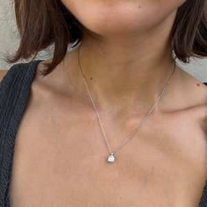 Gargantilla de plata con circonita cuadrada en garras foto