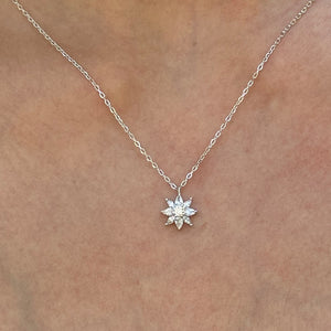 Gargantilla Elegance de plata puesta