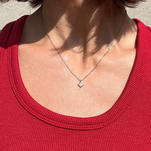 Gargantilla estrella de plata puesta