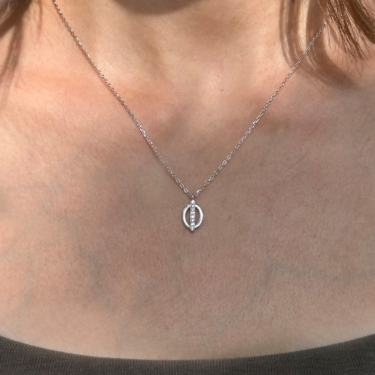 Gargantilla óvalo con barrita puesta