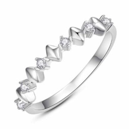 Anillo de Plata de Ley con circonitas y rombos intercalados