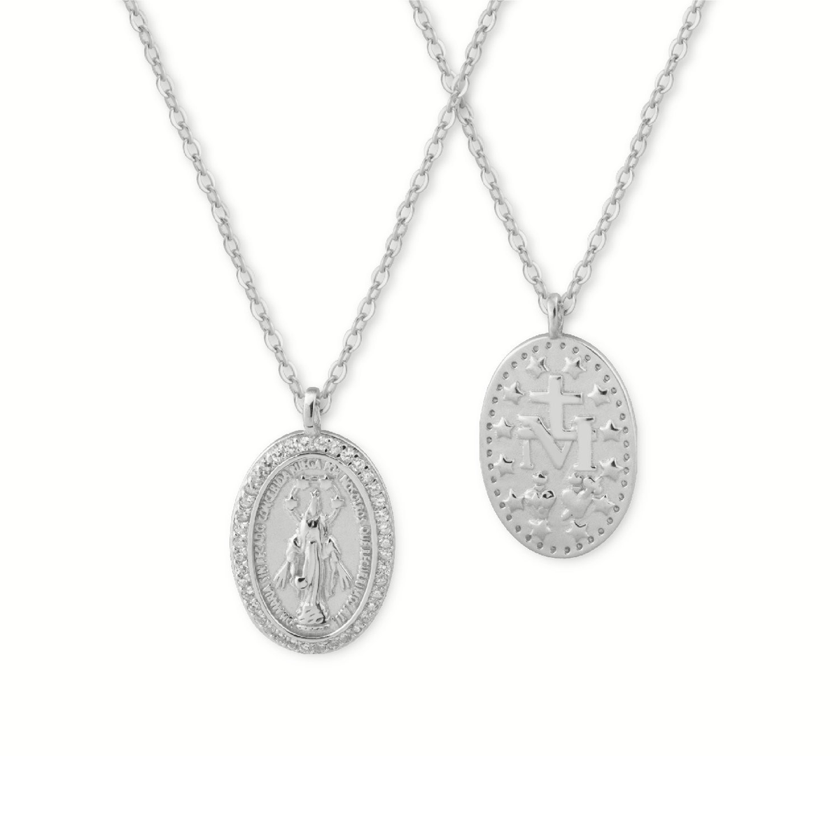 Gargantilla de la Virgen Milagrosa de plata con baño de rodio oval con circonitas, de 17 mm de alto y 12 mm de ancho, con cadena de 44 + 5 cm, vistas del anverso y reverso, sobre fondo blanco.
