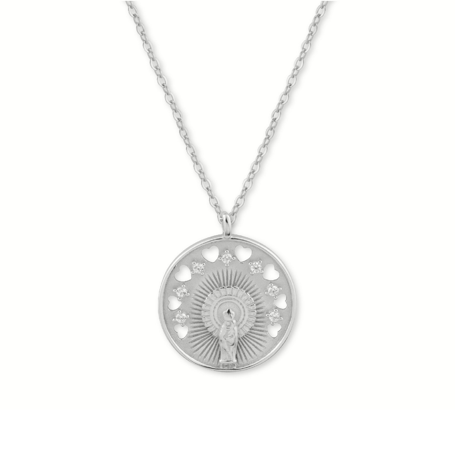 Gargantilla de la Virgen del Pilar de plata con baño de rodio calada con circonitas, de 22 mm de diámetro, con cadena de 44 + 5 cm, sobre fondo blanco.