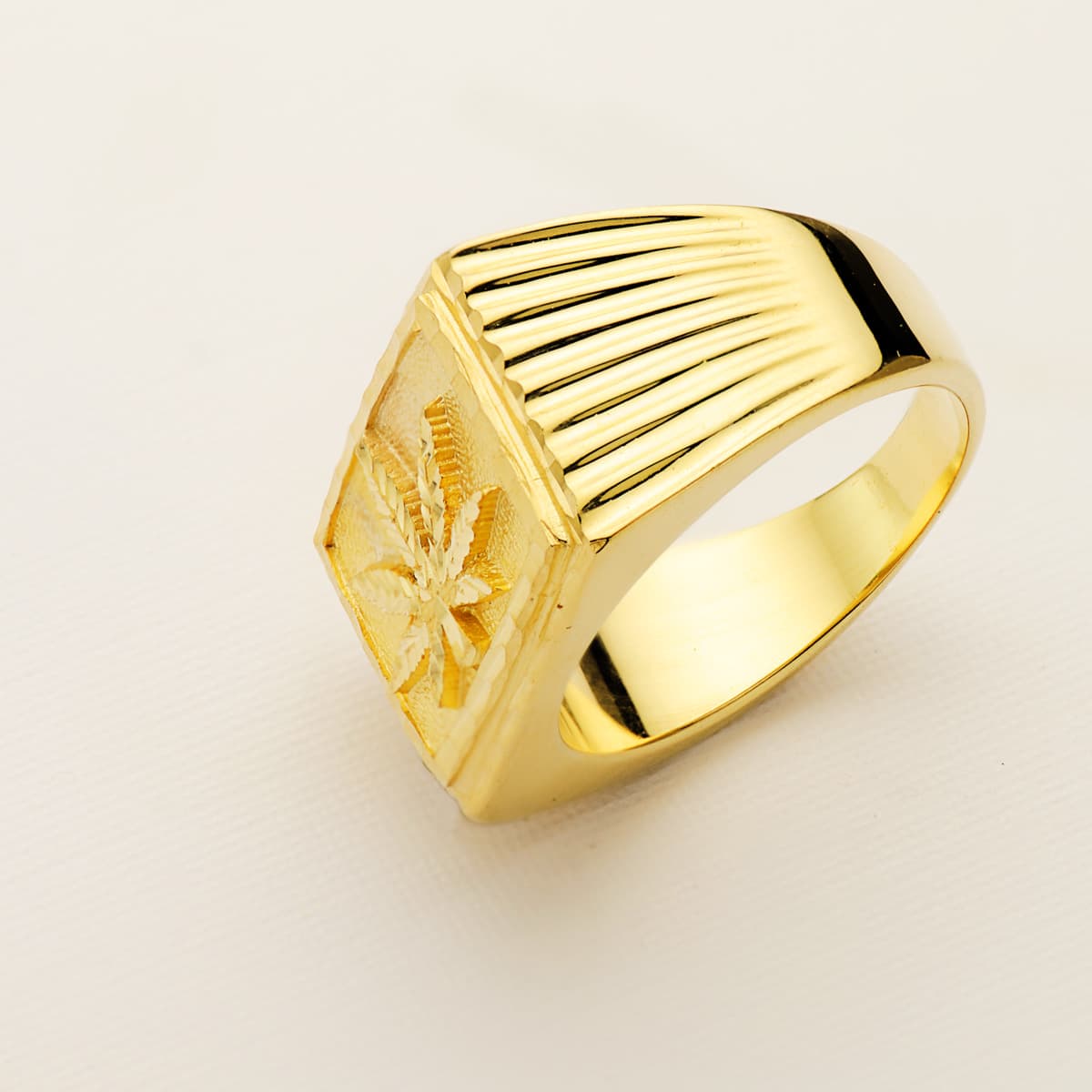 Sello de oro de ley 18k macizo con hoja LADO