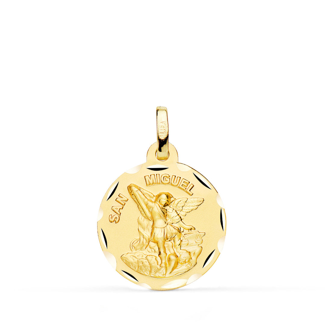 Medalla de San Miguel Arcángel en oro de 18 quilates con el cerco tallado, de 18 mm