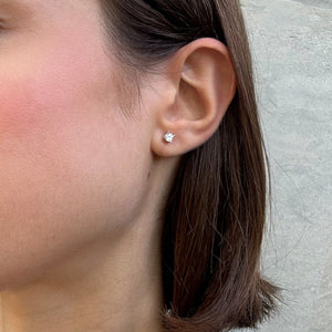 Pendientes de plata de ley 925 con circonita redonda de 4 mm en chatón