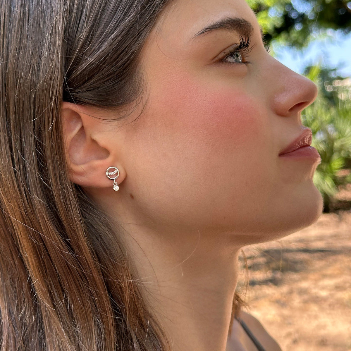 Pendientes de plata de ley 925 con círculo y sonrisa de circonitas blancas