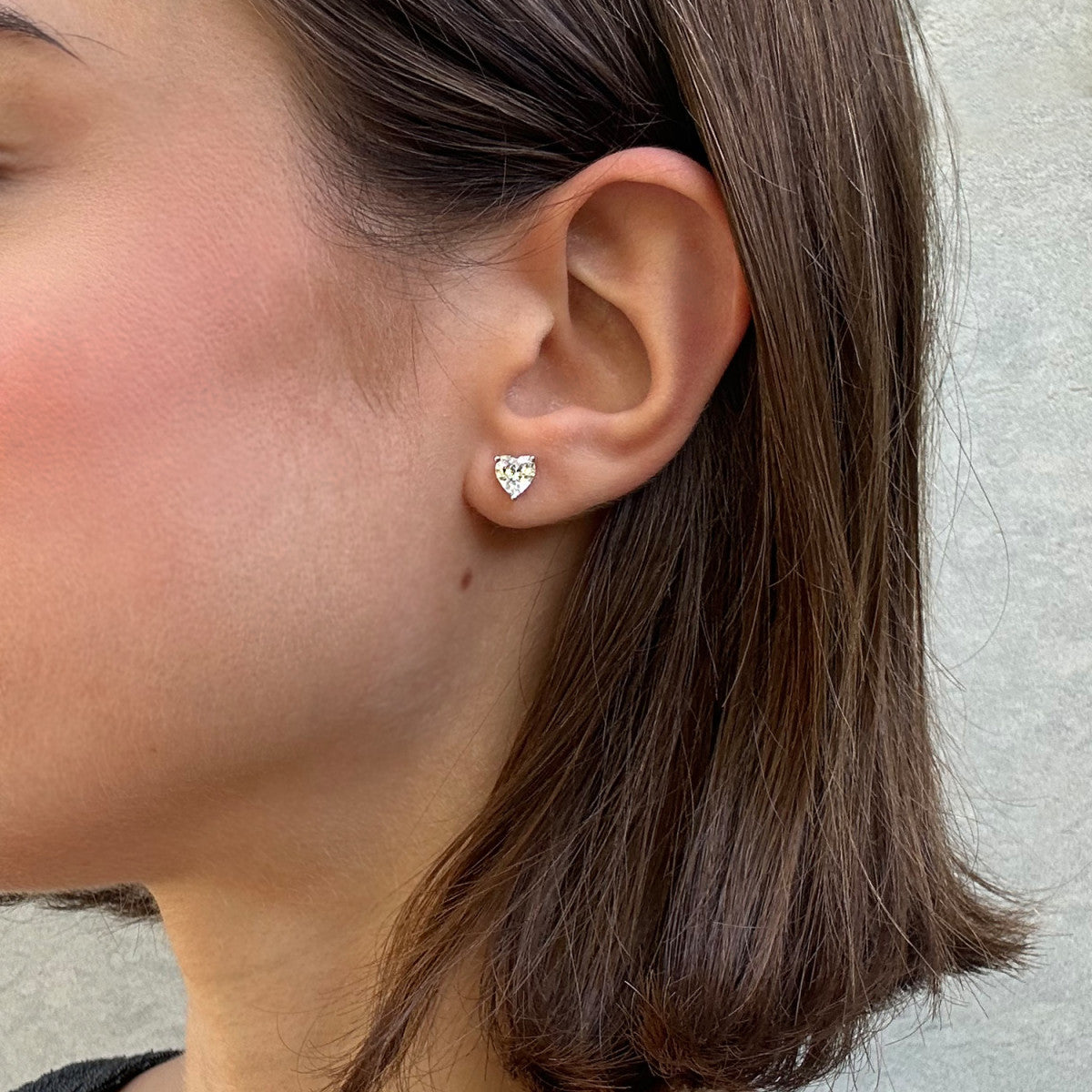 Pendientes de plata de ley 925 con circonita talla corazón de 6 mm