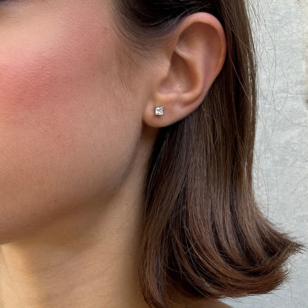 Pendientes de plata de ley 925 con circonita cuadrada de 4 mm en garras