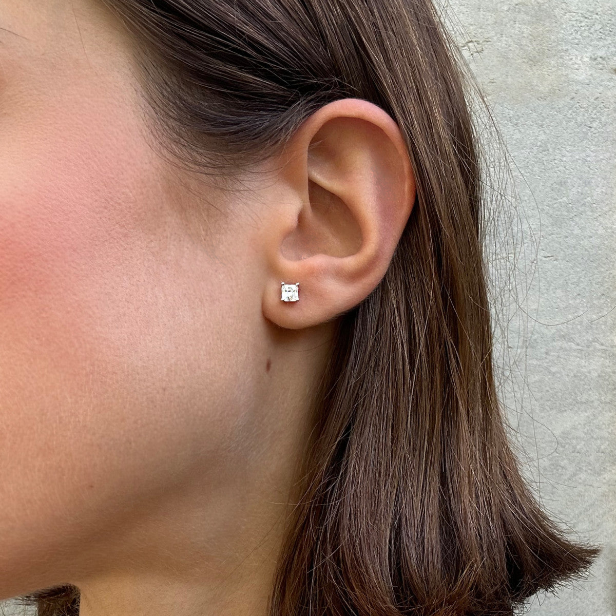 Pendientes de plata de ley 925 con circonita cuadrada de 5 mm engastada en garras