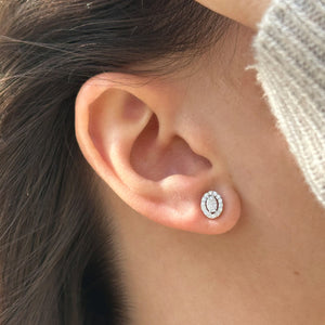 Pendientes de plata de ley 925 con circonita oval orlada de circonitas blancas