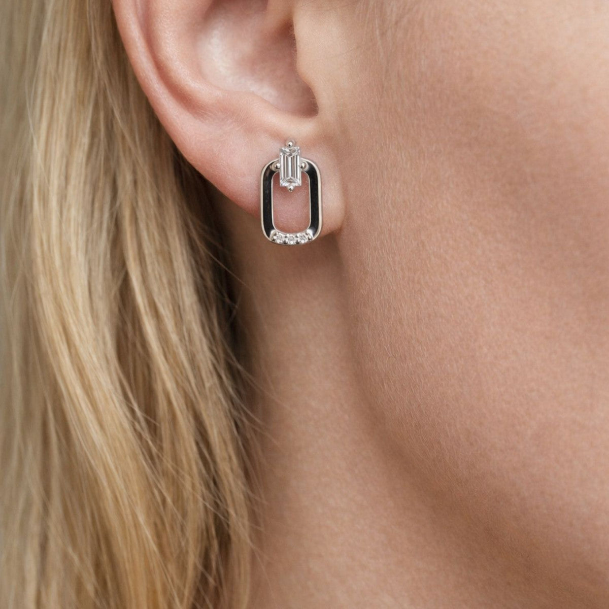 Pendientes de plata de ley 925 con rectángulo y circonita baguette central