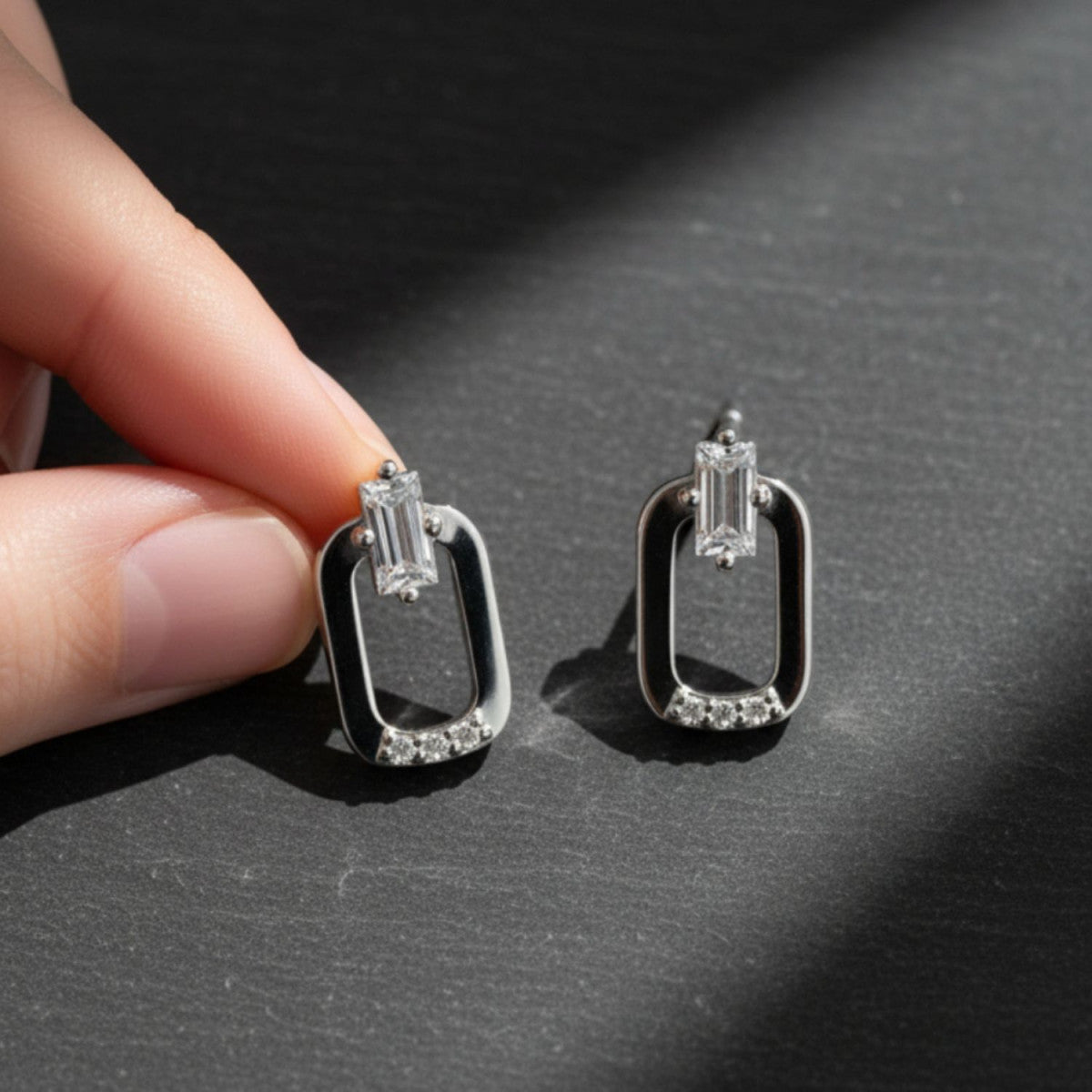 Pendientes de plata de ley 925 con rectángulo y circonita baguette central