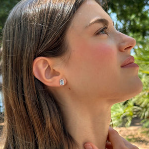 Pendientes de plata de ley 925 con circonita rectangular color aguamarina orlada de blancas
