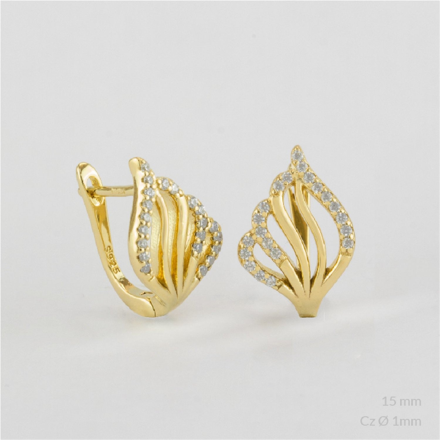 detalle de Pendientes plata 925 diseño de hojas con circonitas. Cierre catalán. A elegir en rodio o chapado en oro