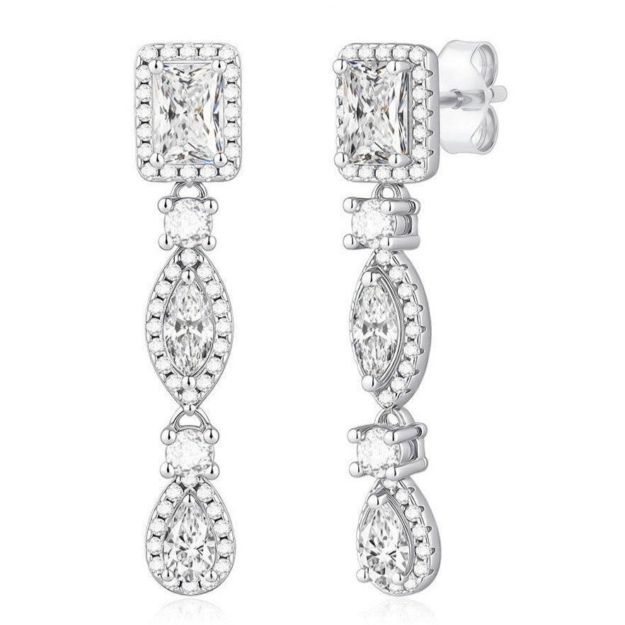 Pendientes de plata largos con tres circonitas en diferentes tallados