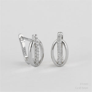 detalle de Pendientes plata 925 forma oval con circonitas y cierre catalán. A elegir en rodio o chapado en oro.