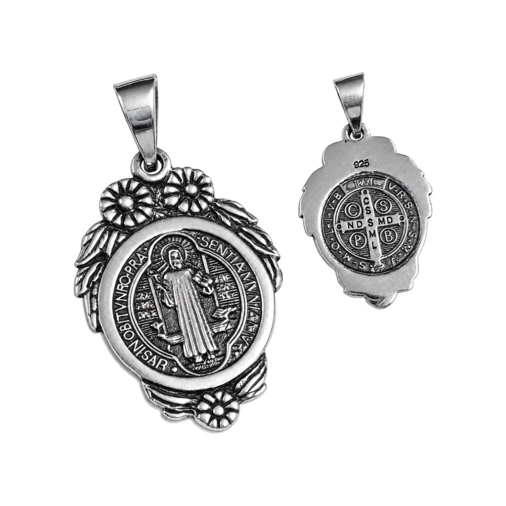 Medalla de San Benito de plata de ley 925 con orla de flores, 29 mm de alto, anverso y reverso