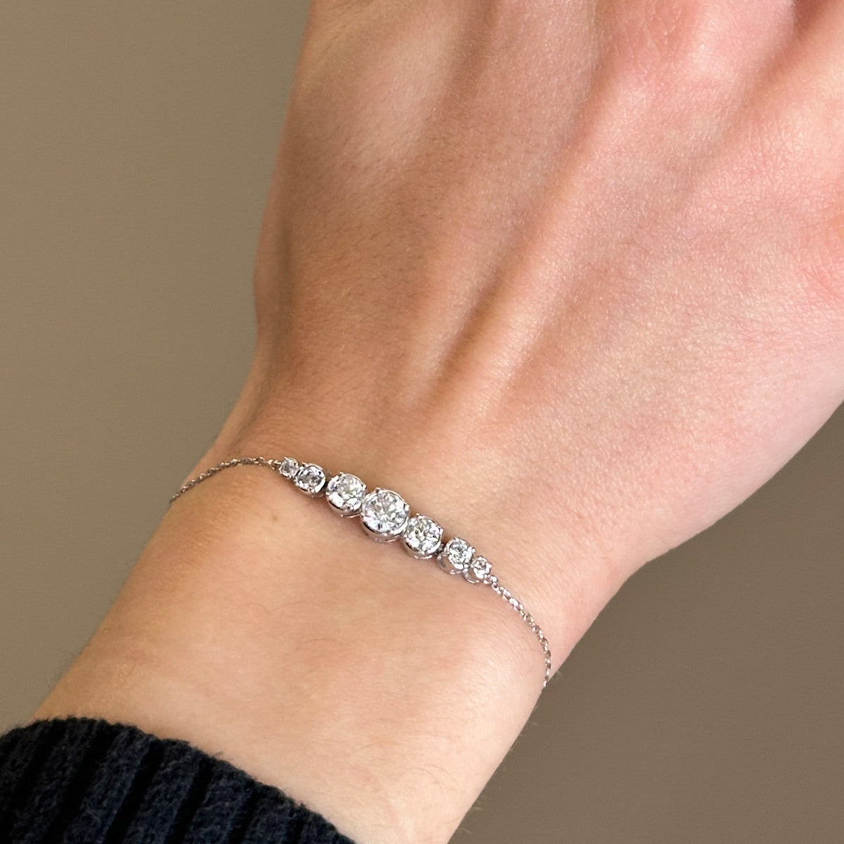 Pulsera de plata de ley 925 con cinco chatones de circonitas en degradé