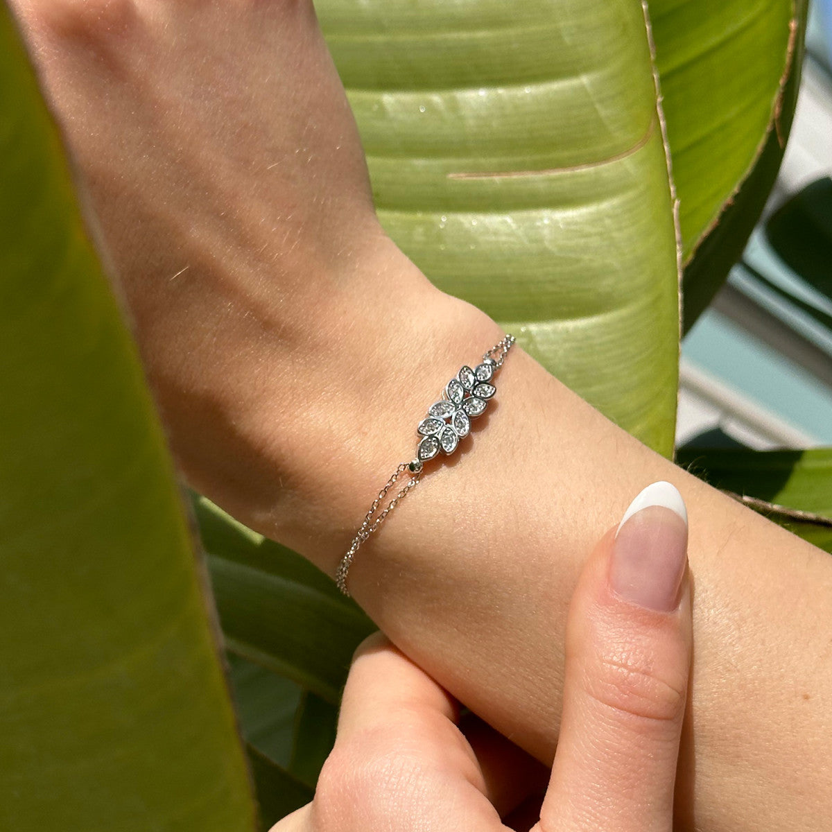 Pulsera de plata de ley 925 con racimo de circonitas en el centro