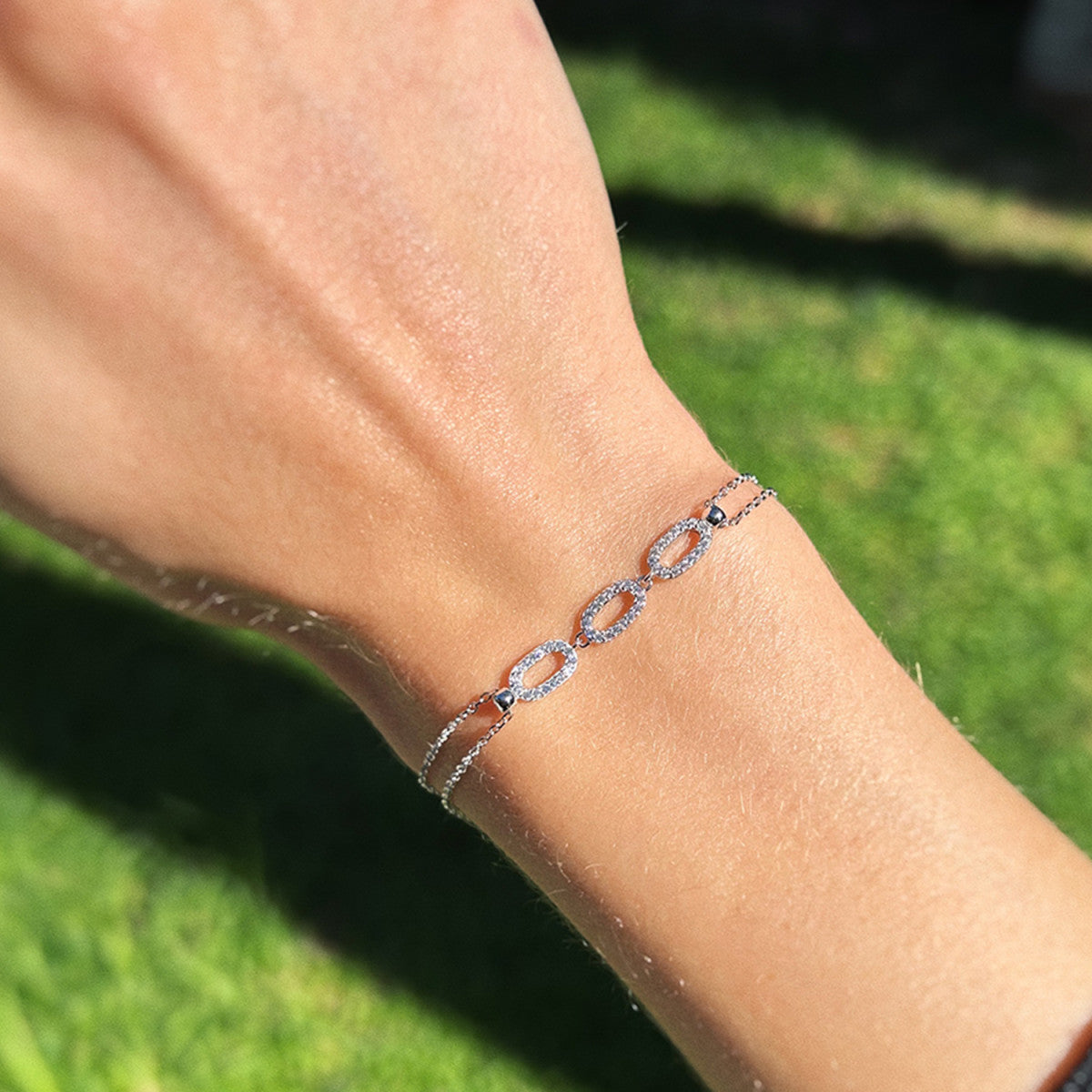 Pulsera de eslabones ovalados puesta