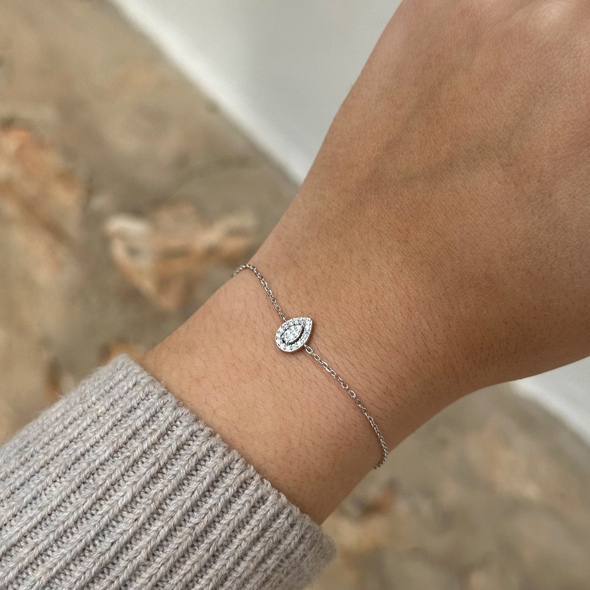 Pulsera de plata de ley 925 con circonita en gota orlada de circonitas blancas
